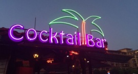 "Cocktail bar" neon sign